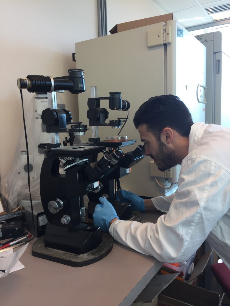 Santiago Campuzano at the microscope